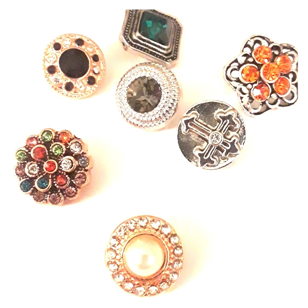 7 mini snap charms